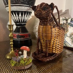Vintage Cat-Shaped Wicker Basket – A Rare Find for Cat and Vintage Lovers